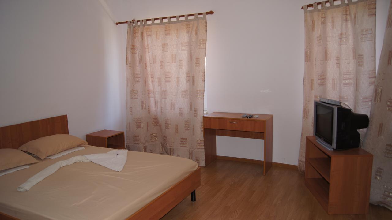 Hotel Sharmat Pitsoenda Buitenkant foto